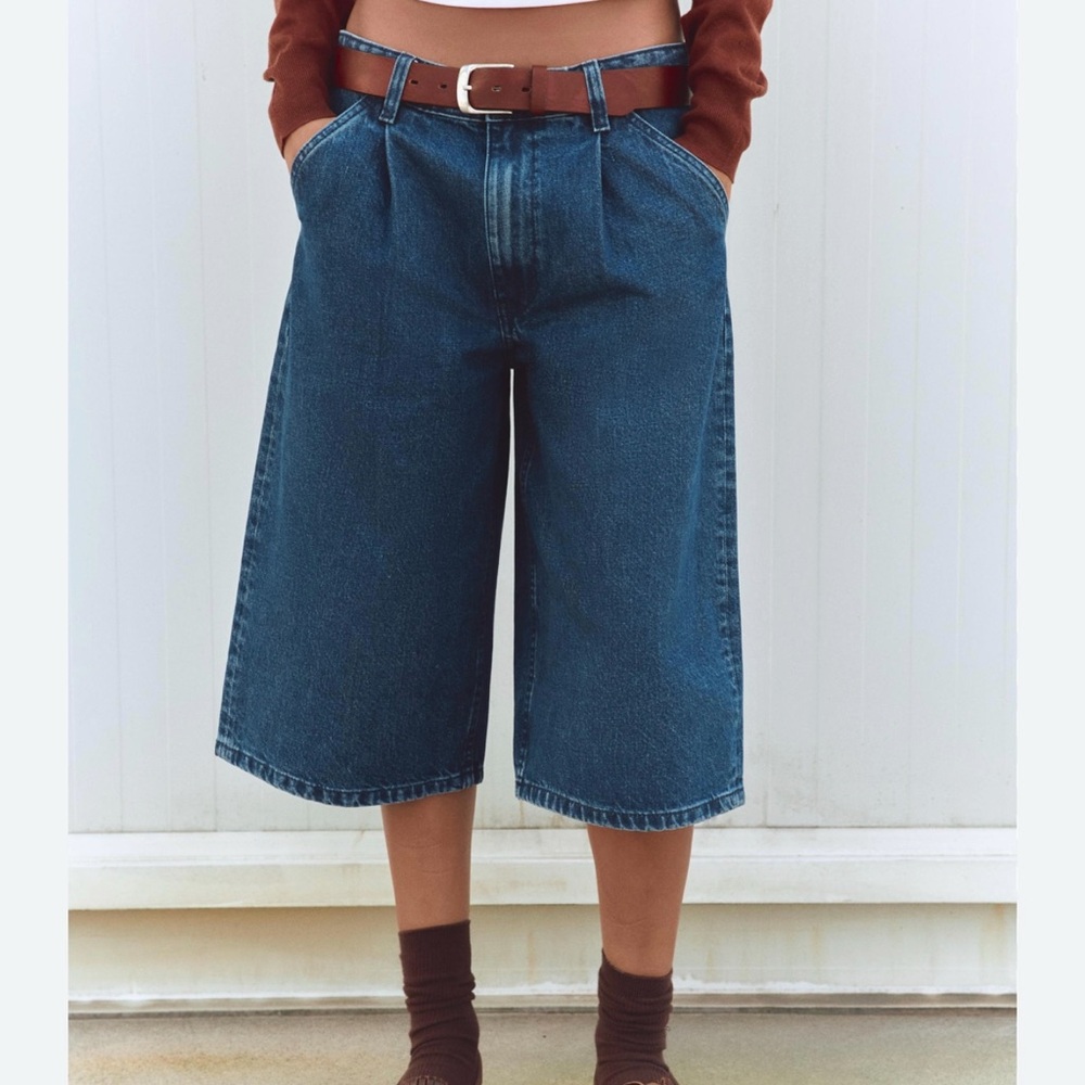 NWT Zara Blue Denim Midi Women's Shirts
Size USA 6 Made in Bangladesh